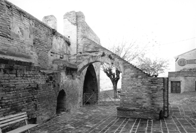 Rivellino delle mura di Castel d'Emilio